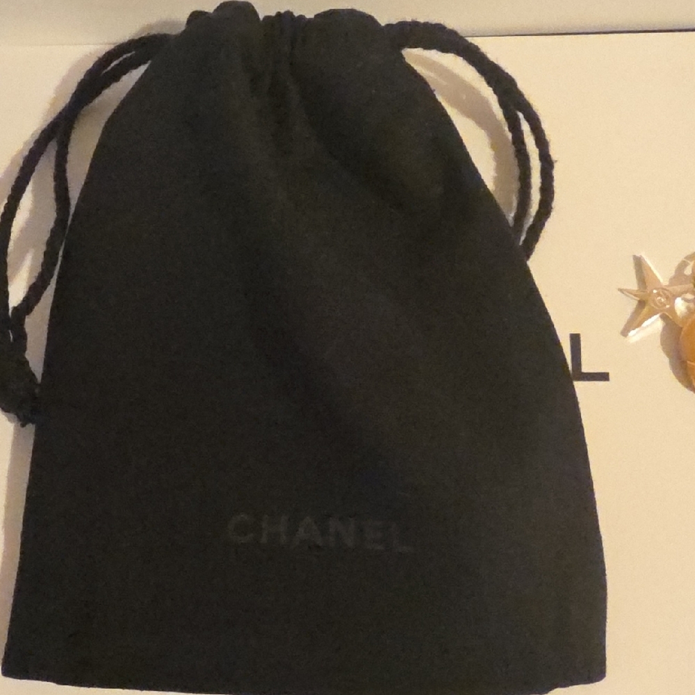 Chanel Gold Camellia Floral Charm with Star Accent - Picture 4 of 6